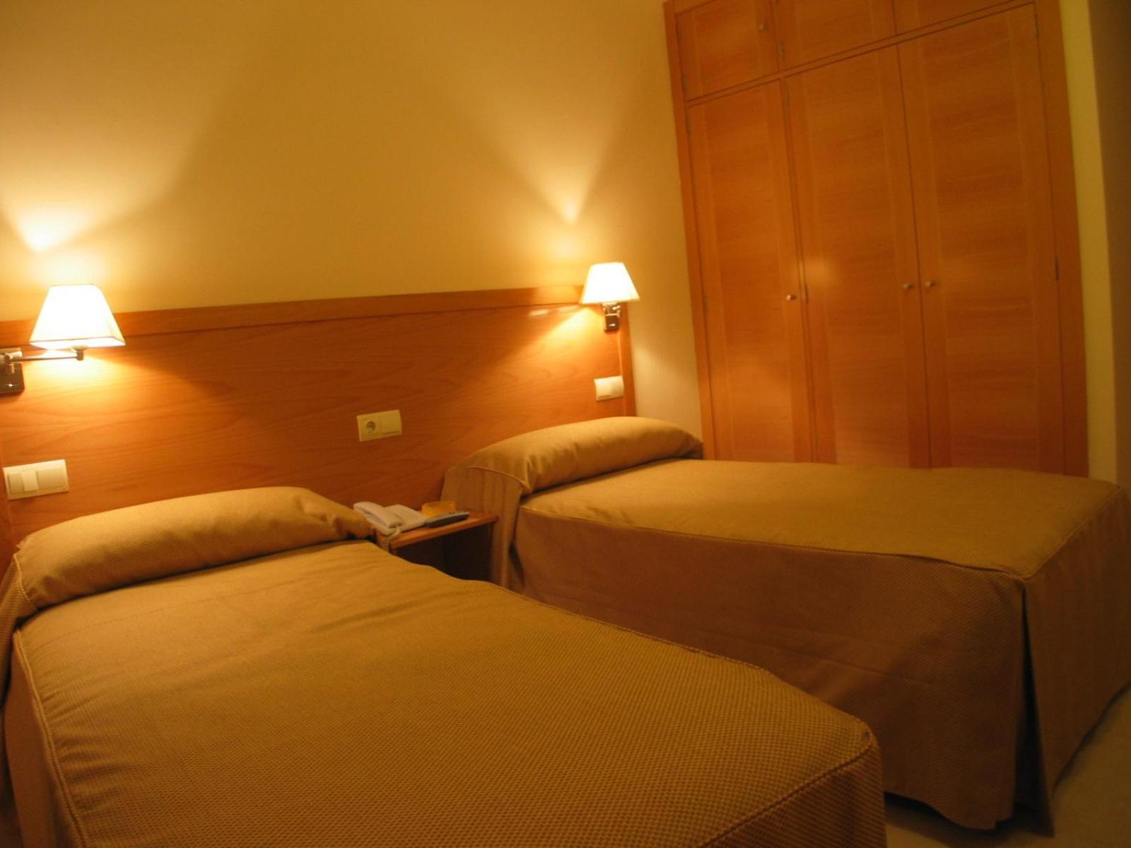 Hostal Ciudad De Caparra Каркабосо Номер фото