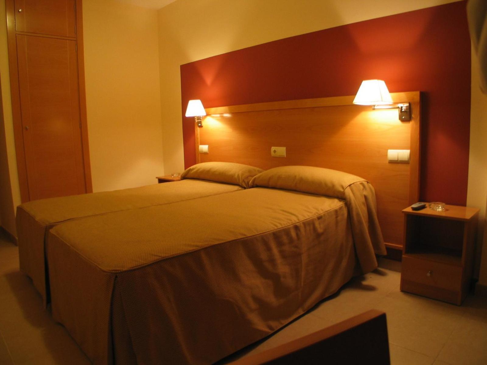 Hostal Ciudad De Caparra Каркабосо Номер фото