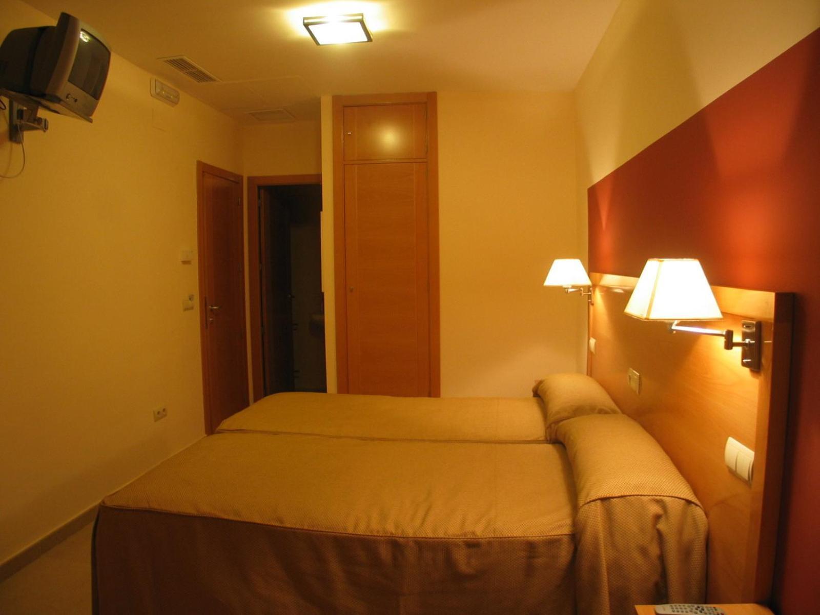 Hostal Ciudad De Caparra Каркабосо Номер фото