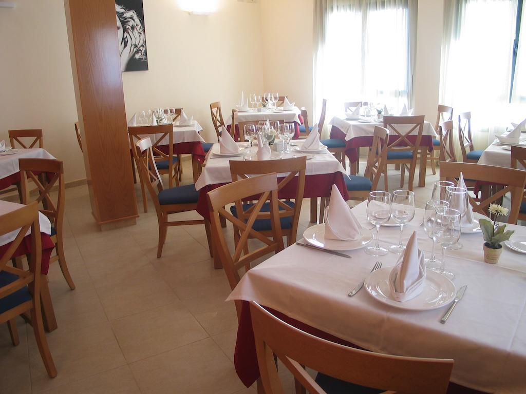 Hostal Ciudad De Caparra Каркабосо Экстерьер фото