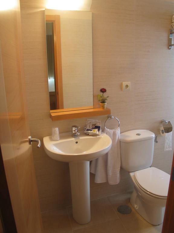 Hostal Ciudad De Caparra Каркабосо Номер фото